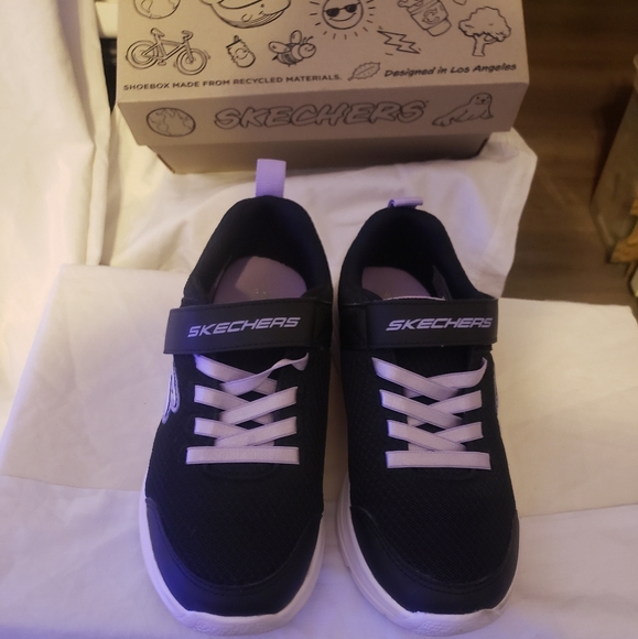 Kids skecher shoes - Picture 2 of 3